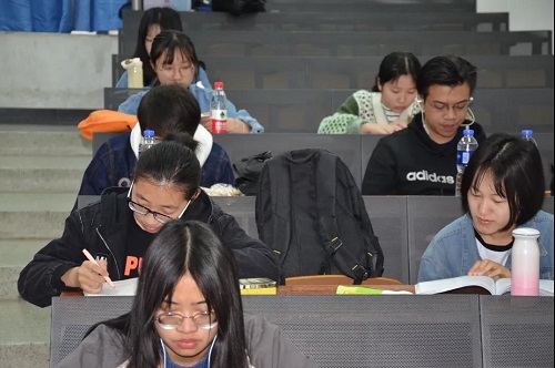 老哥俱乐部-老哥必备的交流社区