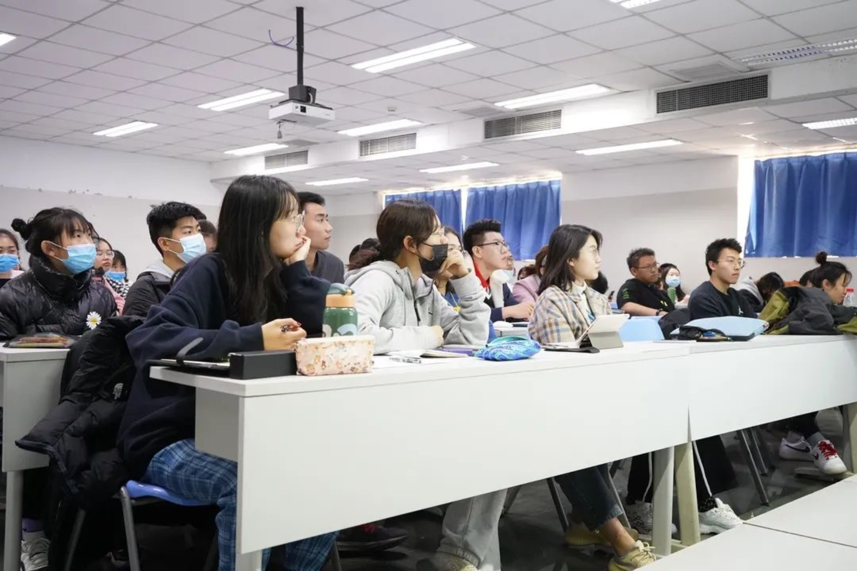 老哥俱乐部-老哥必备的交流社区