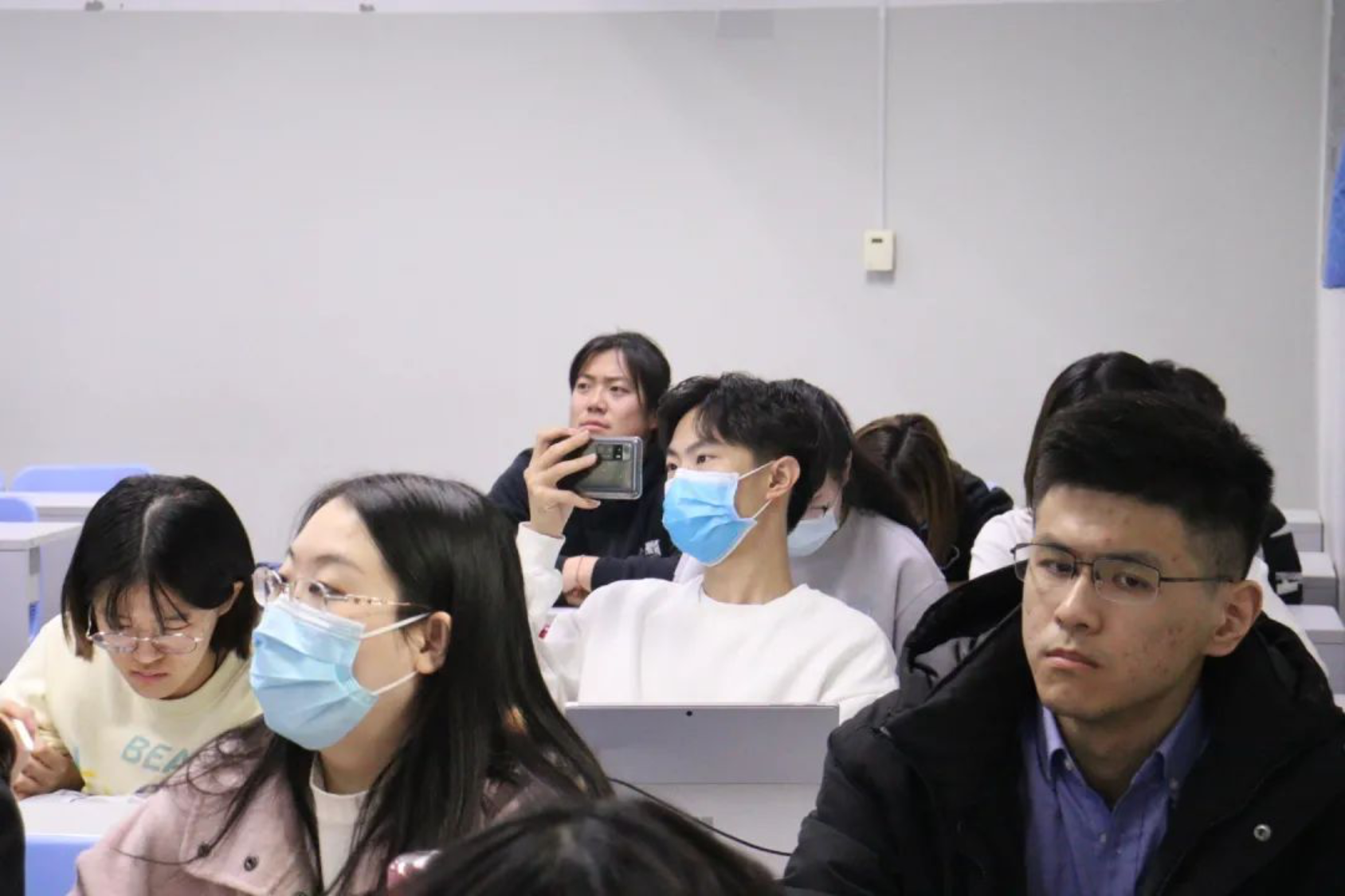 老哥俱乐部-老哥必备的交流社区