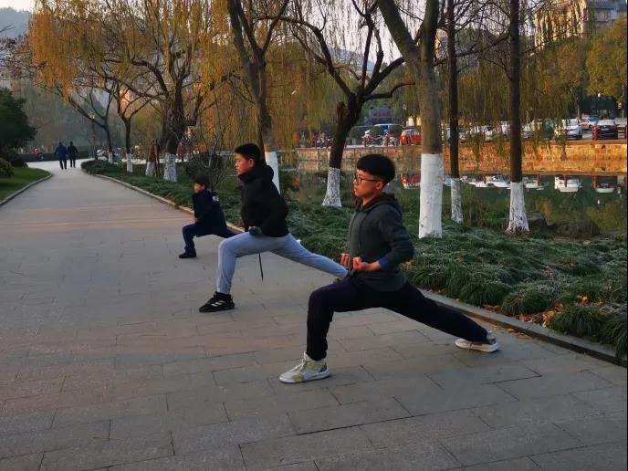 老哥俱乐部-老哥必备的交流社区