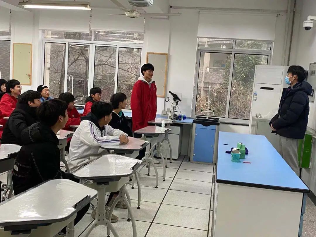 老哥俱乐部-老哥必备的交流社区