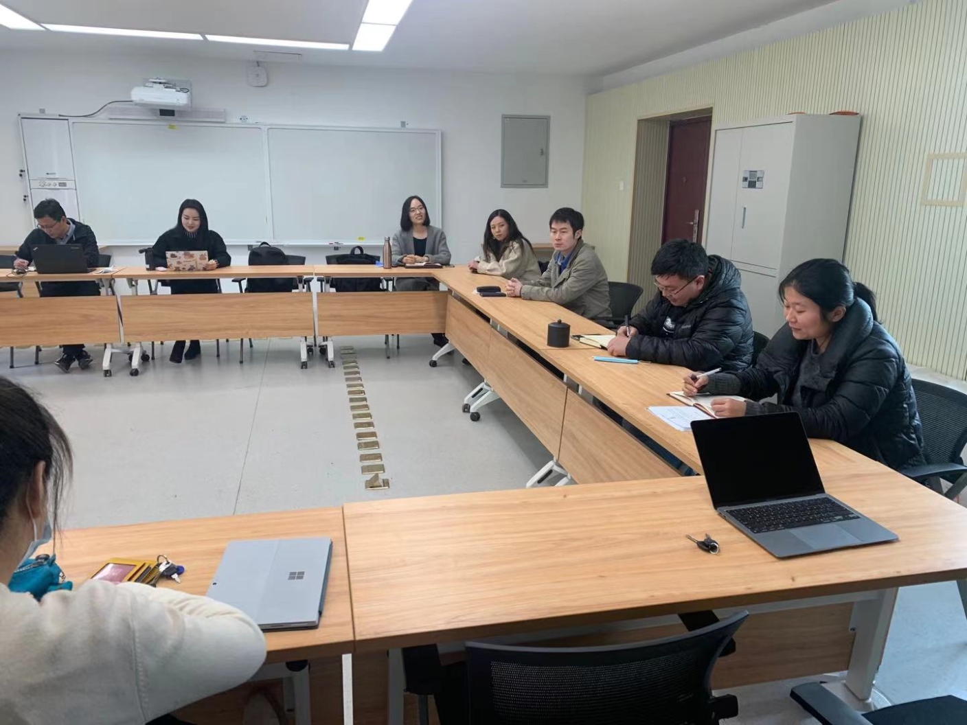 老哥俱乐部-老哥必备的交流社区