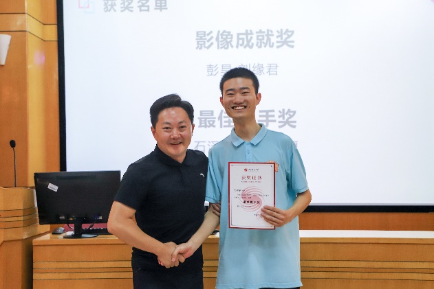 老哥俱乐部-老哥必备的交流社区