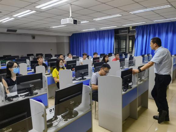 老哥俱乐部-老哥必备的交流社区