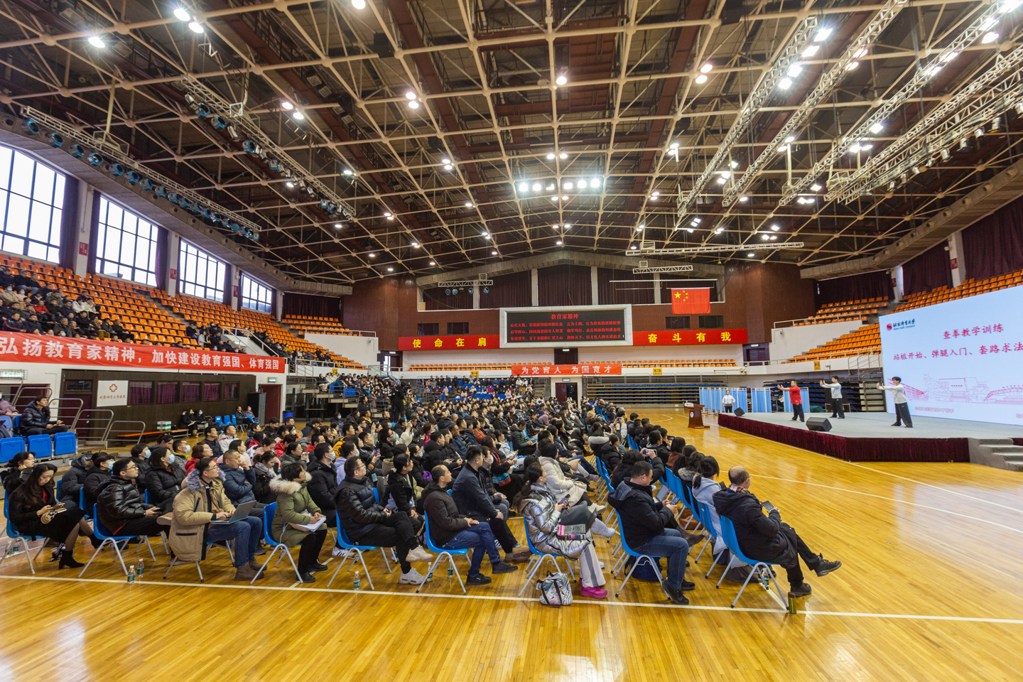 老哥俱乐部-老哥必备的互换社区