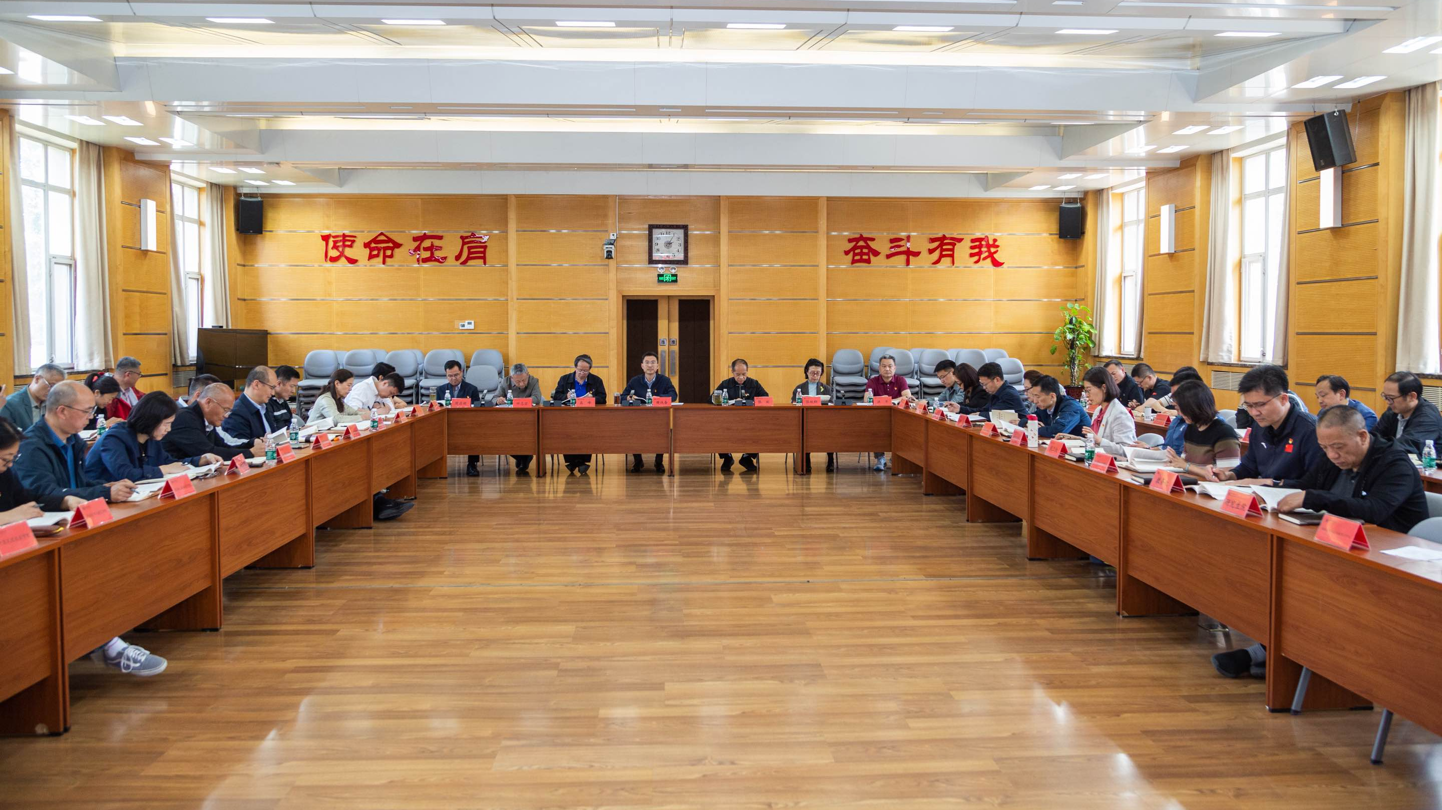 老哥俱乐部-老哥必备的交流社区