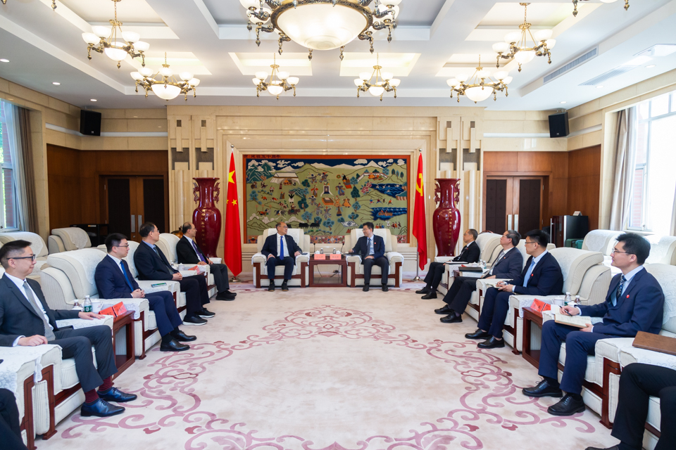 老哥俱乐部-老哥必备的互换社区