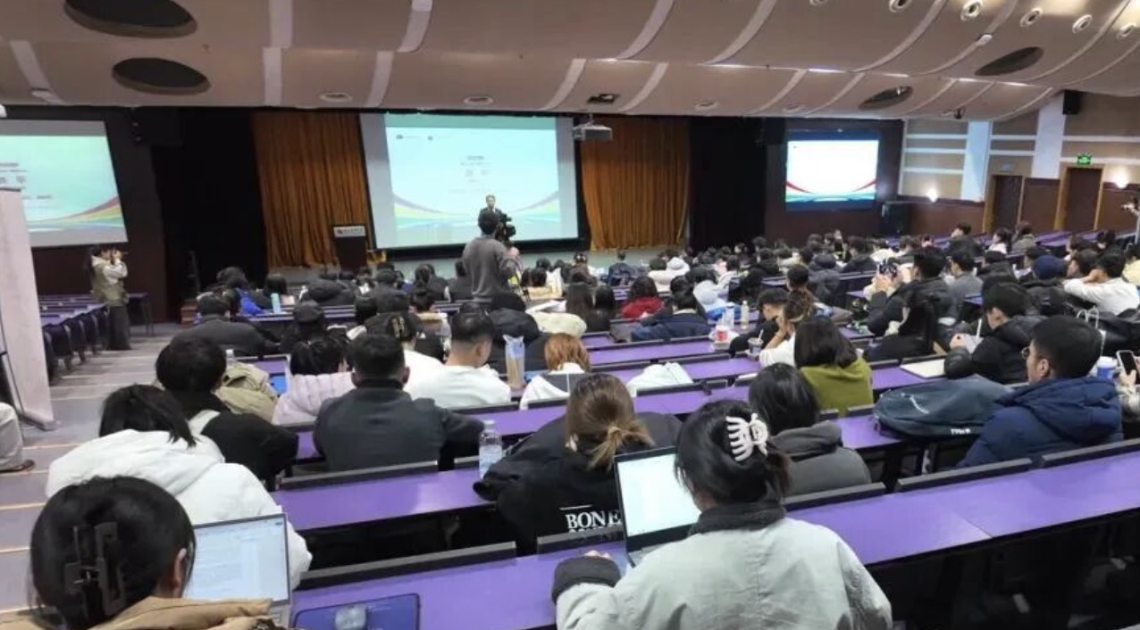 老哥俱乐部-老哥必备的互换社区